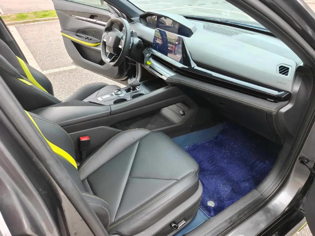 2022 ChangAn UNI-V 1.5T 188HP L4 7DCT,autocango,china used car exporter,china ev exporter,chinese used car exporter,chinese used ev exporter