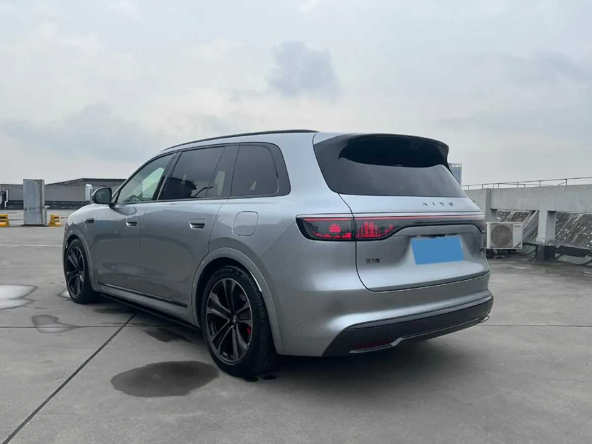 2025 AITO AITO M8 REEV 160HP REEV 53.4KWH,autocango,china used car exporter,china ev exporter,chinese used car exporter,chinese used ev exporter