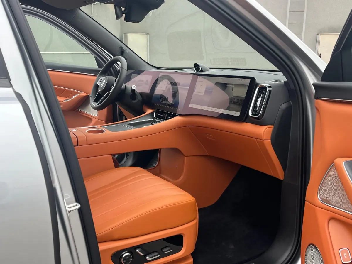 2025 AITO AITO M8 REEV 160HP REEV 53.4KWH,autocango,china used car exporter,china ev exporter,chinese used car exporter,chinese used ev exporter