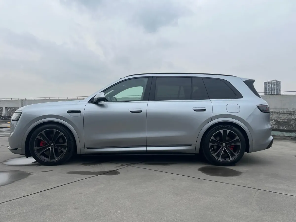 2025 AITO AITO M8 REEV 160HP REEV 53.4KWH,autocango,china used car exporter,china ev exporter,chinese used car exporter,chinese used ev exporter