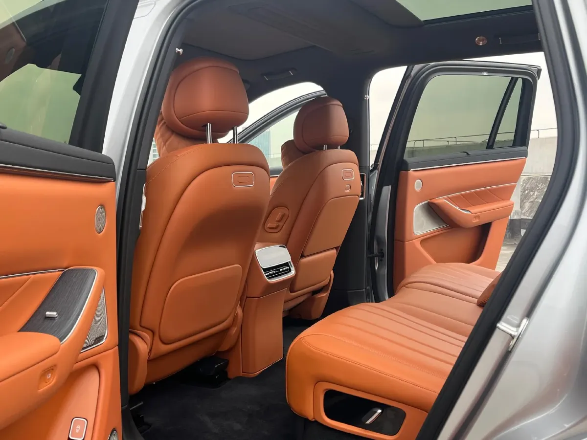 2025 AITO AITO M8 REEV 160HP REEV 53.4KWH,autocango,china used car exporter,china ev exporter,chinese used car exporter,chinese used ev exporter