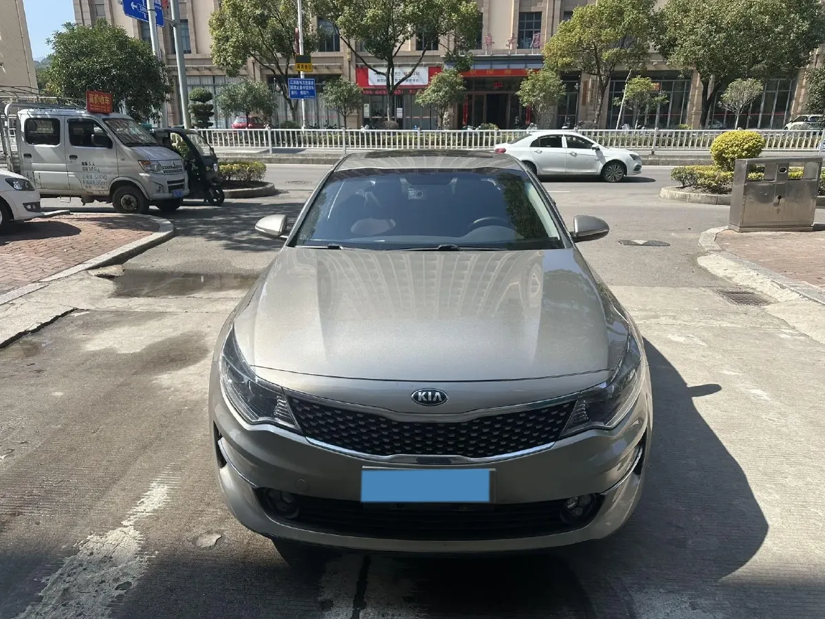2016 Kia K5 2.0L 161HP L4 6AT,autocango,china used car exporter,china ev exporter,chinese used car exporter,chinese used ev exporter
