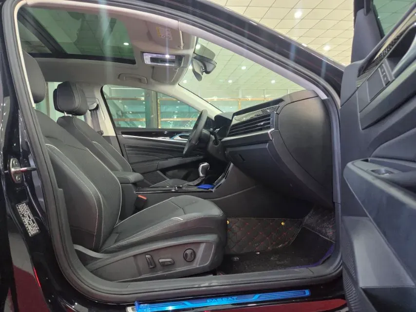 2024 Volkswagen Passat 2.0T 220HP L4 7DCT,autocango,china used car exporter,china ev exporter,chinese used car exporter,chinese used ev exporter