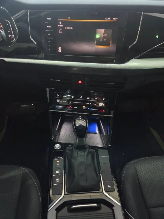 2024 Volkswagen Passat 2.0T 220HP L4 7DCT,autocango,china used car exporter,china ev exporter,chinese used car exporter,chinese used ev exporter