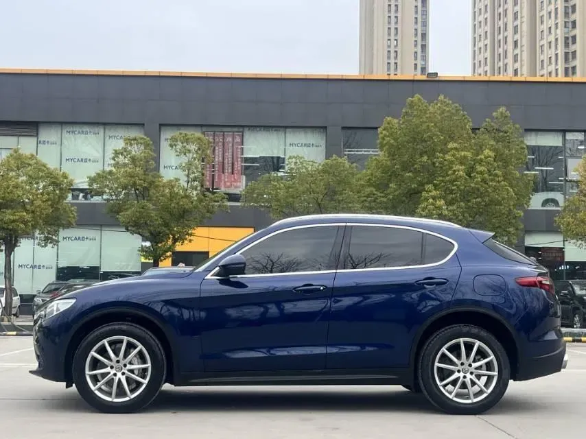 2017 Jaguar XE 2.0T 240HP L4 8AT,autocango,china used car exporter,china ev exporter,chinese used car exporter,chinese used ev exporter