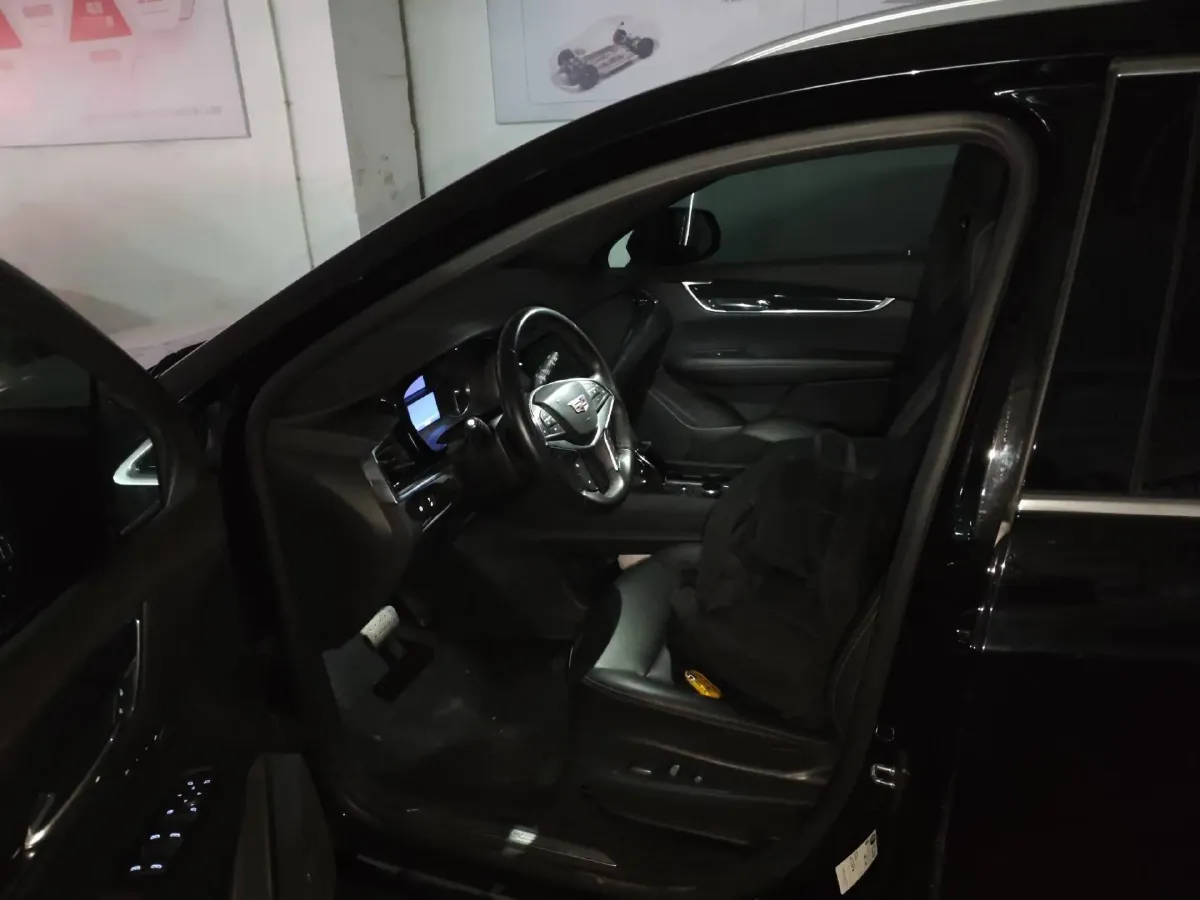 2022 Cadillac XT5 2.0T 237HP L4 9AT,autocango,china used car exporter,china ev exporter,chinese used car exporter,chinese used ev exporter