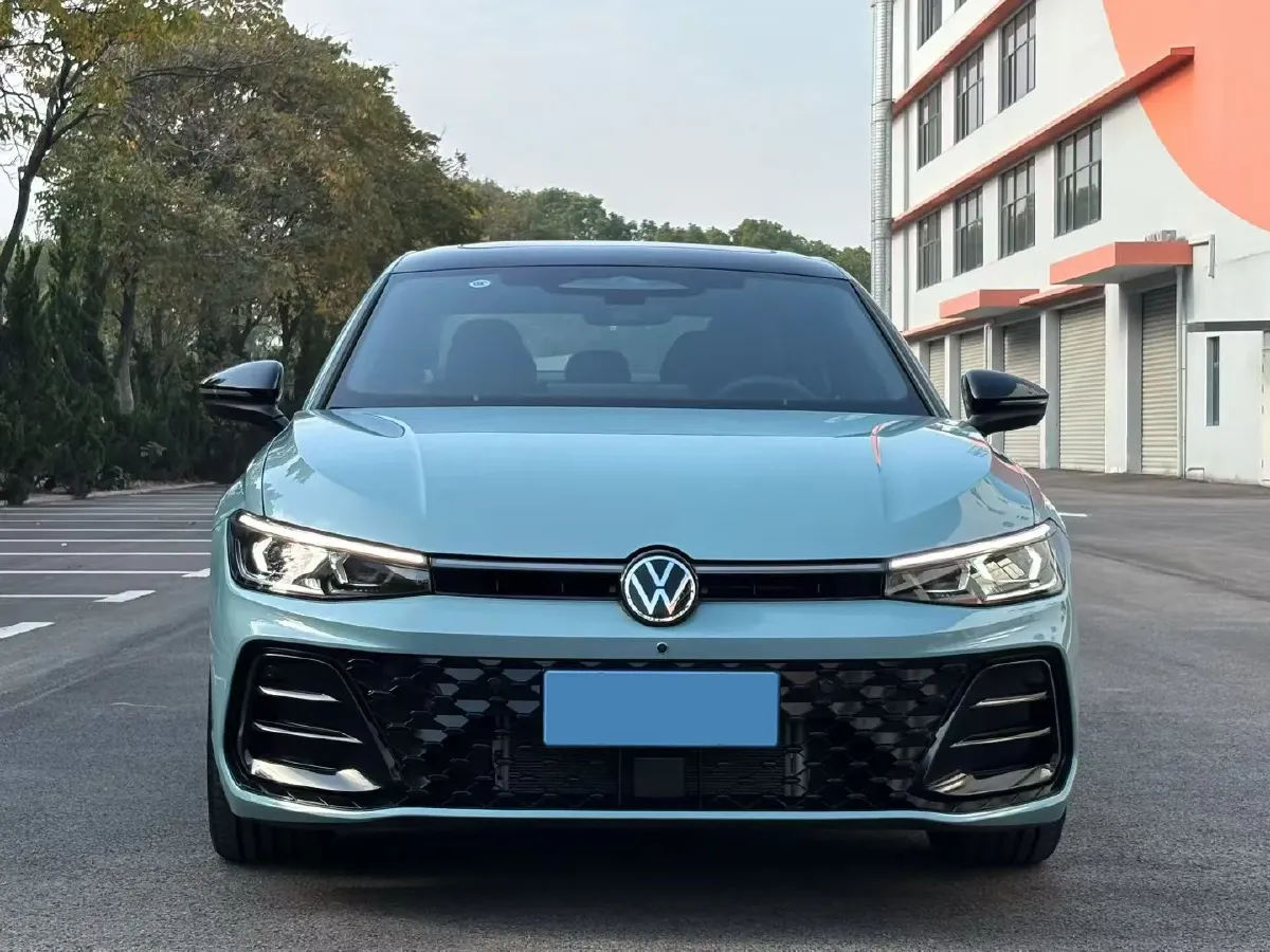 2025 Volkswagen Passat 2.0T 220HP L4 7DCT,autocango,china used car exporter,china ev exporter,chinese used car exporter,chinese used ev exporter
