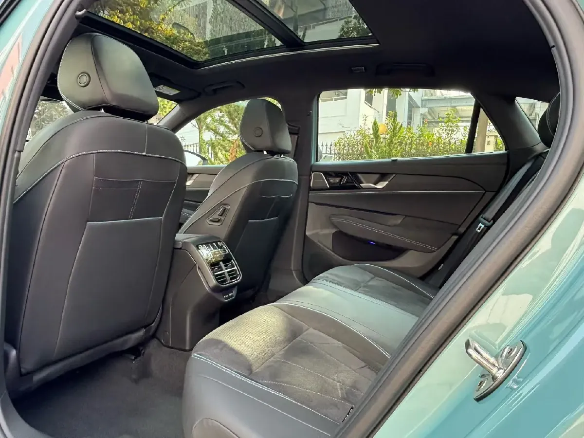 2025 Volkswagen Passat 2.0T 220HP L4 7DCT,autocango,china used car exporter,china ev exporter,chinese used car exporter,chinese used ev exporter