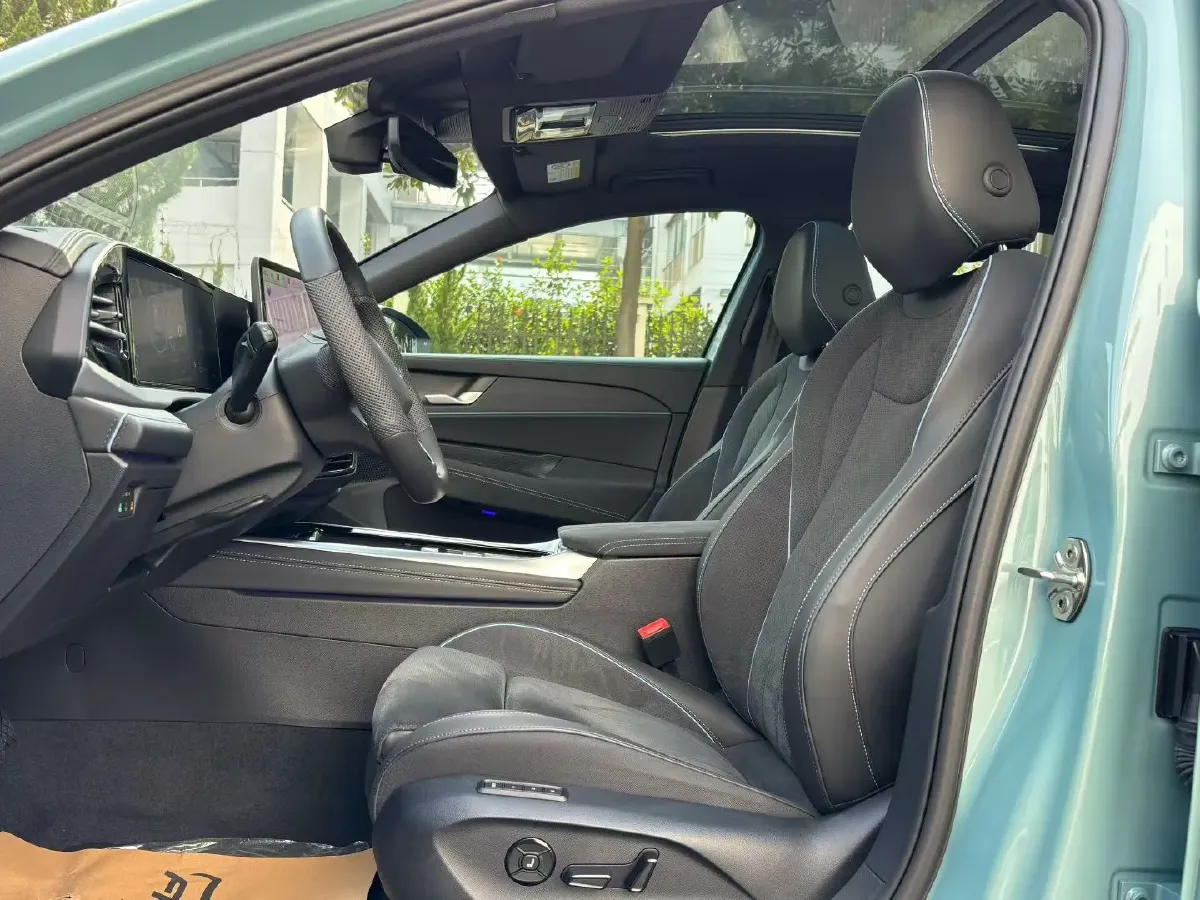 2025 Volkswagen Passat 2.0T 220HP L4 7DCT,autocango,china used car exporter,china ev exporter,chinese used car exporter,chinese used ev exporter