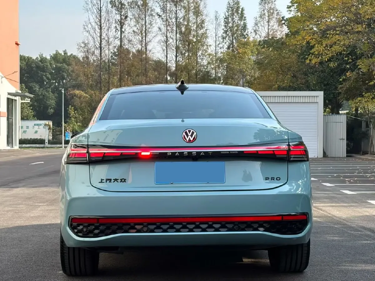 2025 Volkswagen Passat 2.0T 220HP L4 7DCT,autocango,china used car exporter,china ev exporter,chinese used car exporter,chinese used ev exporter