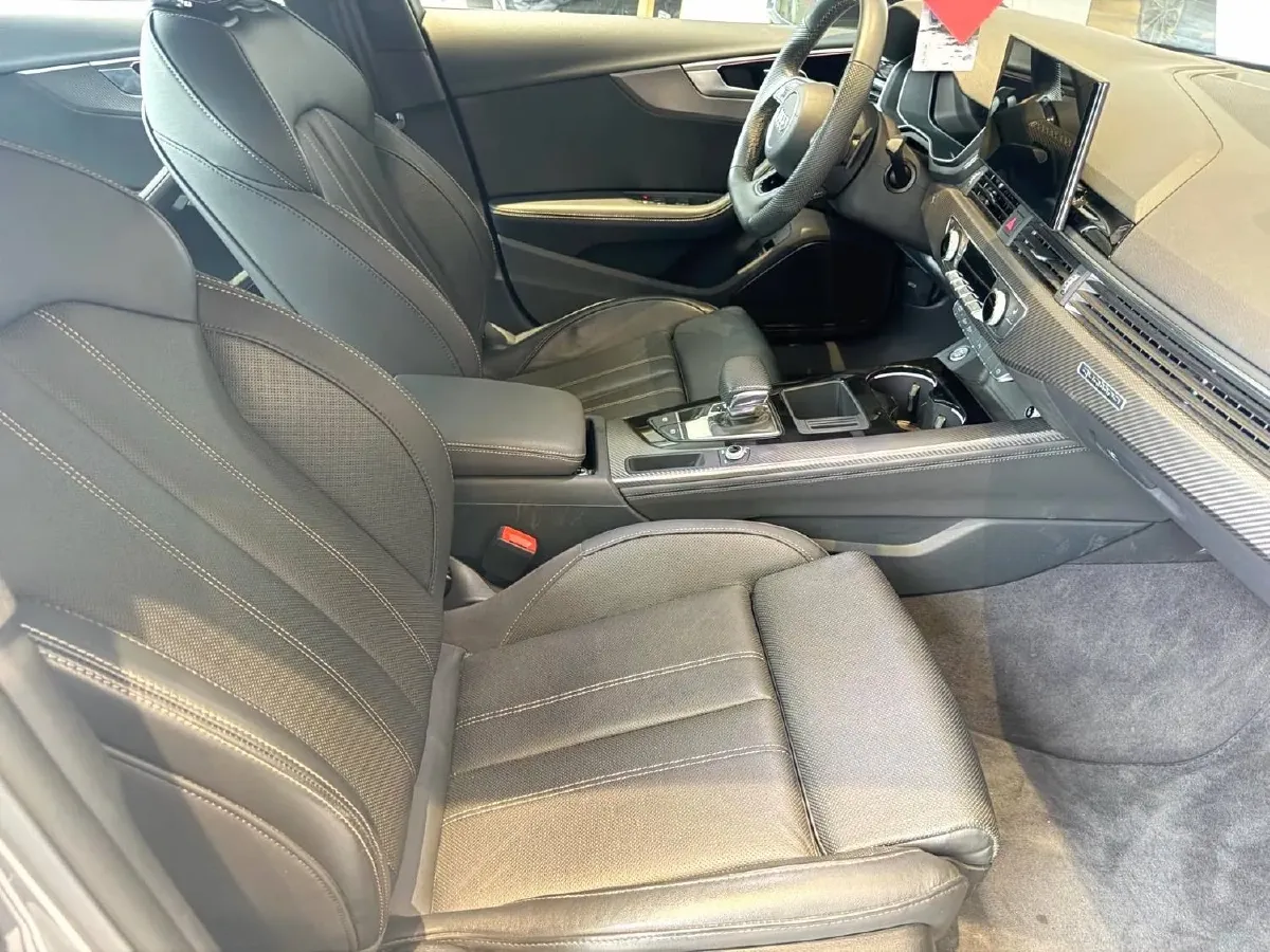 2024 Audi A4L 2.0T 190HP L4 7DCT,autocango,china used car exporter,china ev exporter,chinese used car exporter,chinese used ev exporter