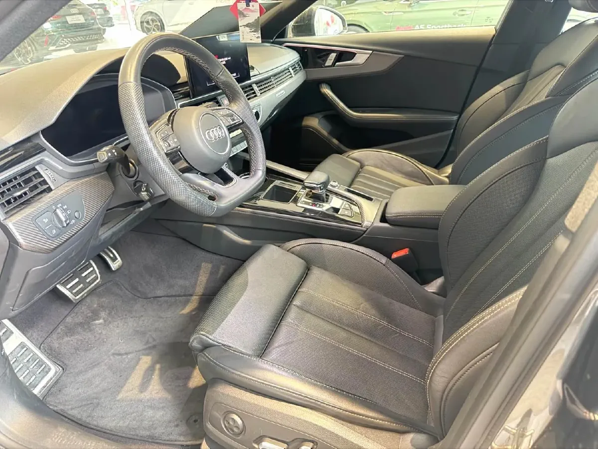 2024 Audi A4L 2.0T 190HP L4 7DCT,autocango,china used car exporter,china ev exporter,chinese used car exporter,chinese used ev exporter