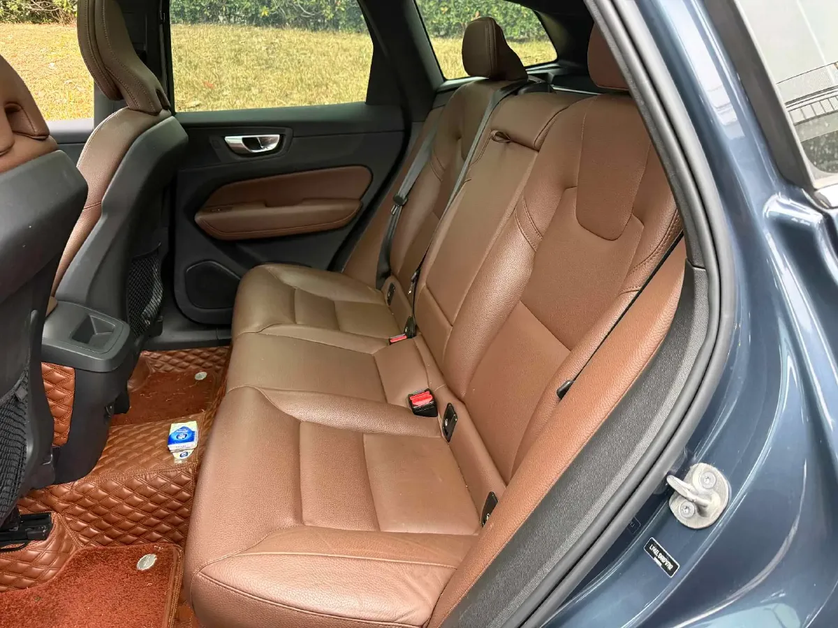 2024 Volvo XC60 2.0T 250HP L4 8AT,autocango,china used car exporter,china ev exporter,chinese used car exporter,chinese used ev exporter