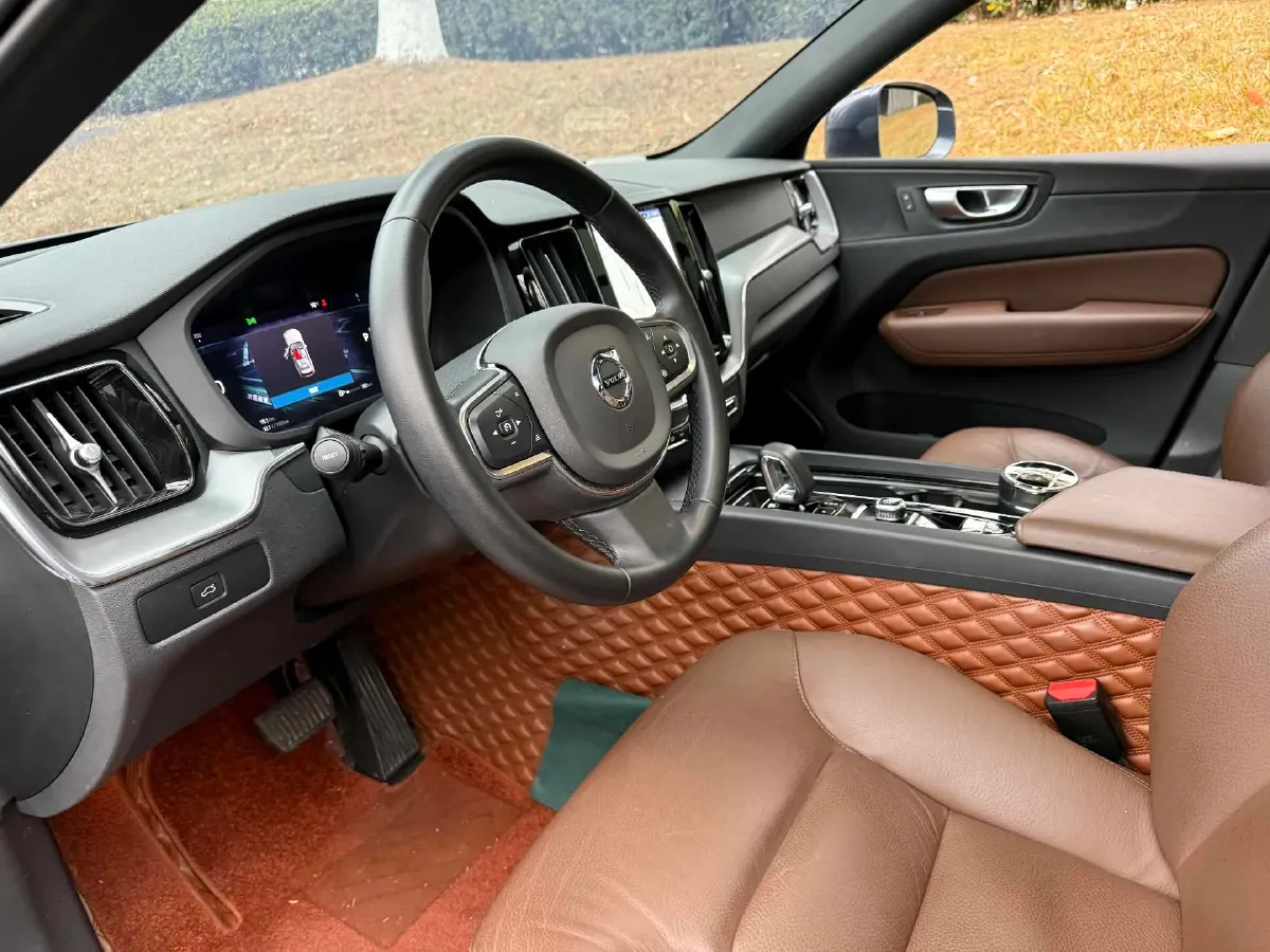 2024 Volvo XC60 2.0T 250HP L4 8AT,autocango,china used car exporter,china ev exporter,chinese used car exporter,chinese used ev exporter