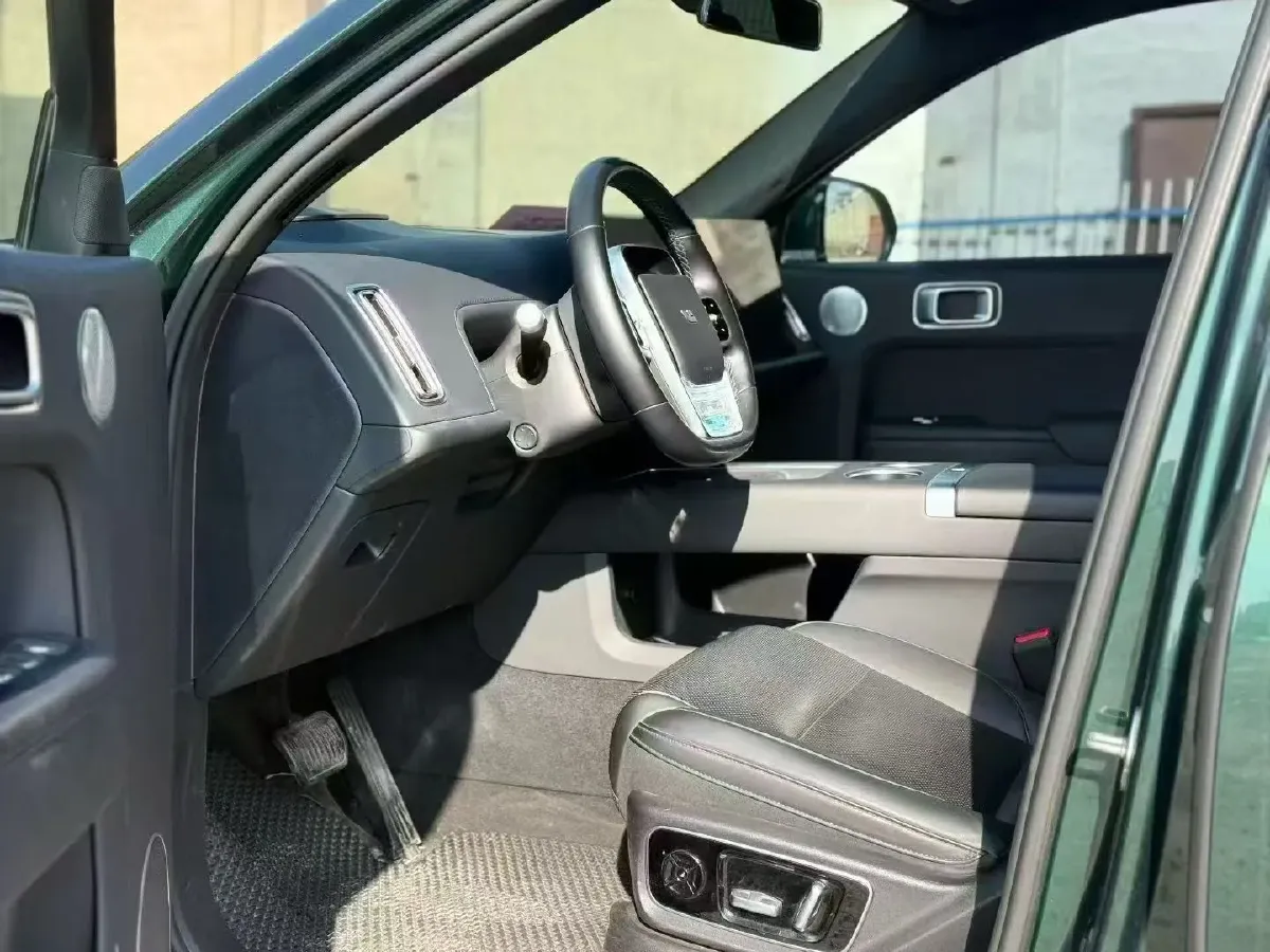 2024 Li L8 Range Extended 154HP REEV 42.8KWH,autocango,china used car exporter,china ev exporter,chinese used car exporter,chinese used ev exporter