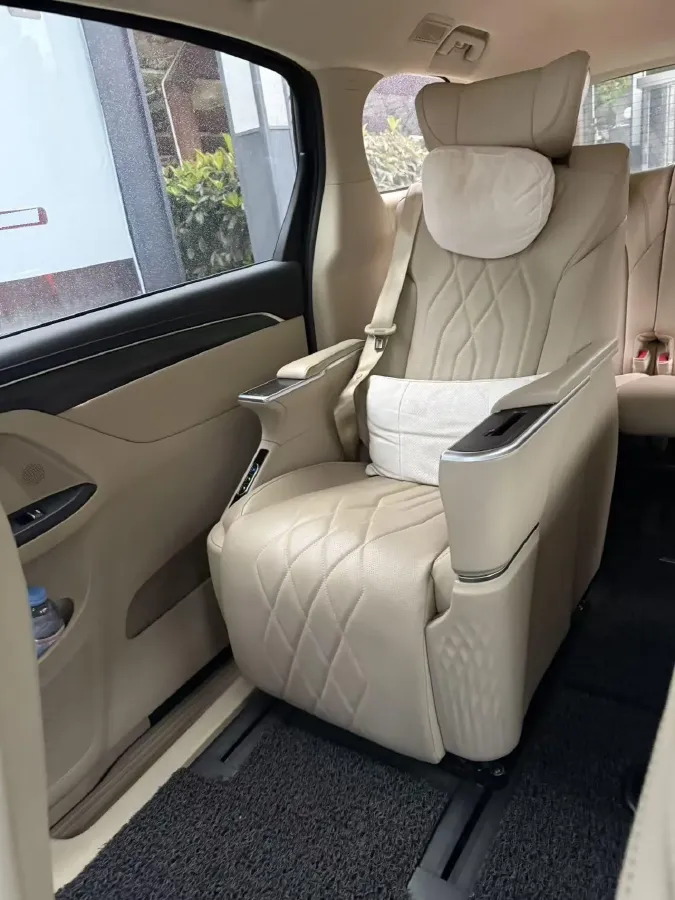 2023 Buick GL8 2.0T 237HP L4 9AT,autocango,china used car exporter,china ev exporter,chinese used car exporter,chinese used ev exporter