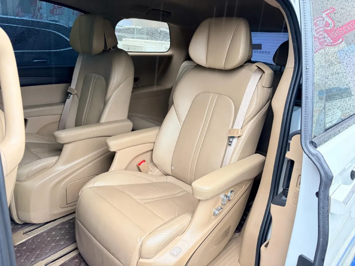 2021 Buick GL8 2.0T 237HP L4 9AT,autocango,china used car exporter,china ev exporter,chinese used car exporter,chinese used ev exporter