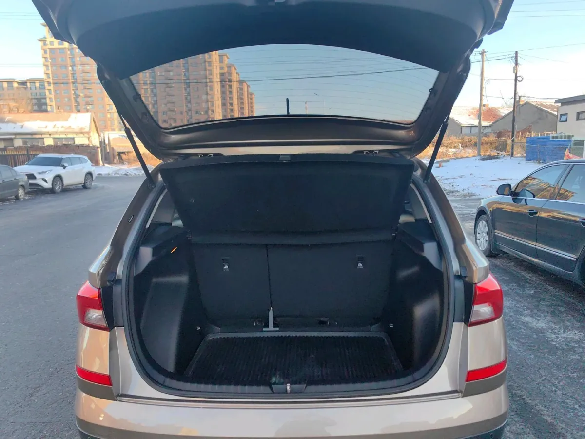 2021 Skoda Kamiq 1.5L 112HP L4 6AT,autocango,china used car exporter,china ev exporter,chinese used car exporter,chinese used ev exporter