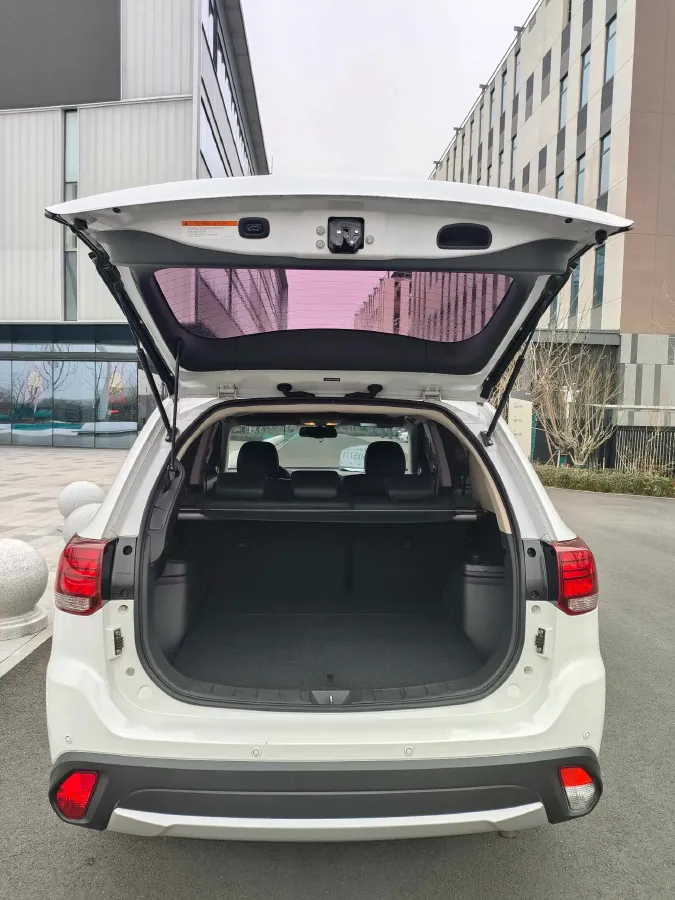 2018 Mitsubishi Outlander 2.4L 192HP L4 CVT,autocango,china used car exporter,china ev exporter,chinese used car exporter,chinese used ev exporter