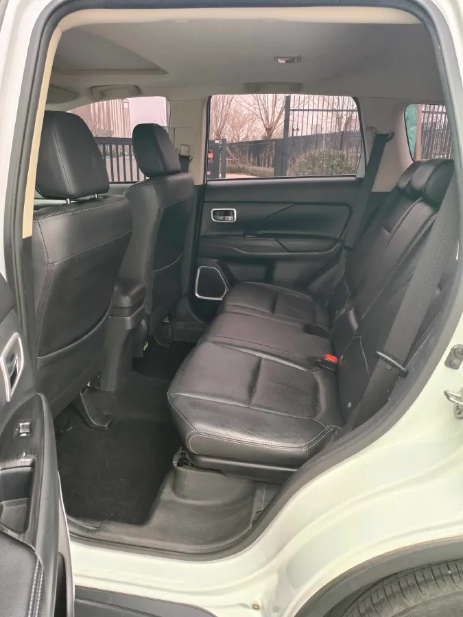 2018 Mitsubishi Outlander 2.4L 192HP L4 CVT,autocango,china used car exporter,china ev exporter,chinese used car exporter,chinese used ev exporter