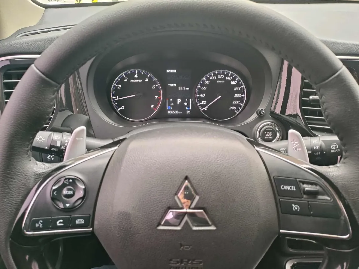 2018 Mitsubishi Outlander 2.4L 192HP L4 CVT,autocango,china used car exporter,china ev exporter,chinese used car exporter,chinese used ev exporter