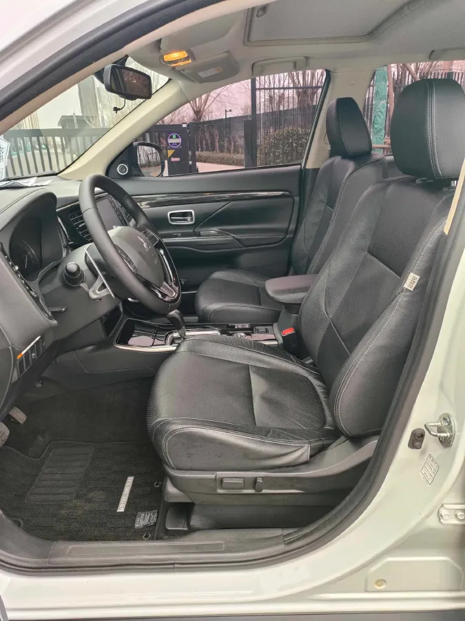 2018 Mitsubishi Outlander 2.4L 192HP L4 CVT,autocango,china used car exporter,china ev exporter,chinese used car exporter,chinese used ev exporter