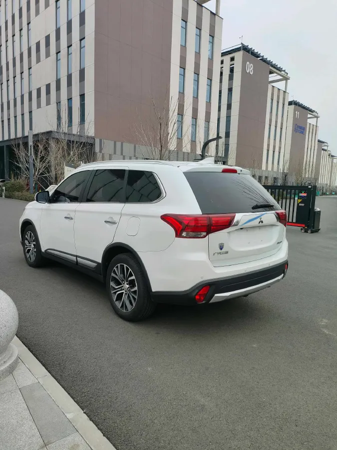 2018 Mitsubishi Outlander 2.4L 192HP L4 CVT,autocango,china used car exporter,china ev exporter,chinese used car exporter,chinese used ev exporter