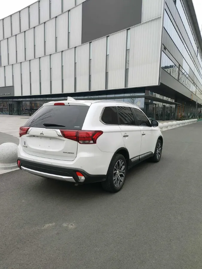 2018 Mitsubishi Outlander 2.4L 192HP L4 CVT,autocango,china used car exporter,china ev exporter,chinese used car exporter,chinese used ev exporter