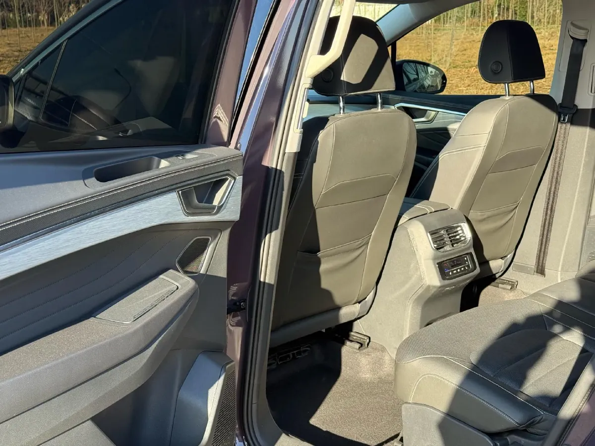 2021 Volkswagen Talagon 2.0T 220HP L4 7DCT,autocango,china used car exporter,china ev exporter,chinese used car exporter,chinese used ev exporter