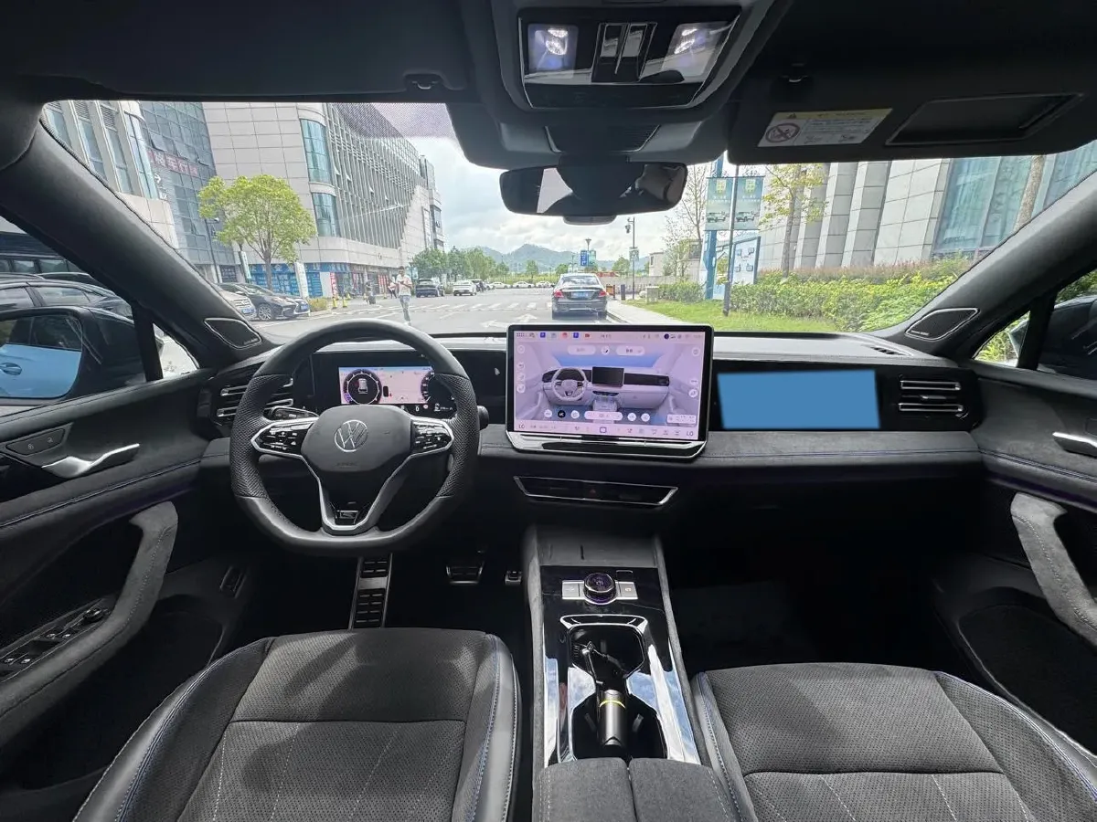 2024 Volkswagen Tiguan L 2.0T 220HP L4 7DCT,autocango,china used car exporter,china ev exporter,chinese used car exporter,chinese used ev exporter