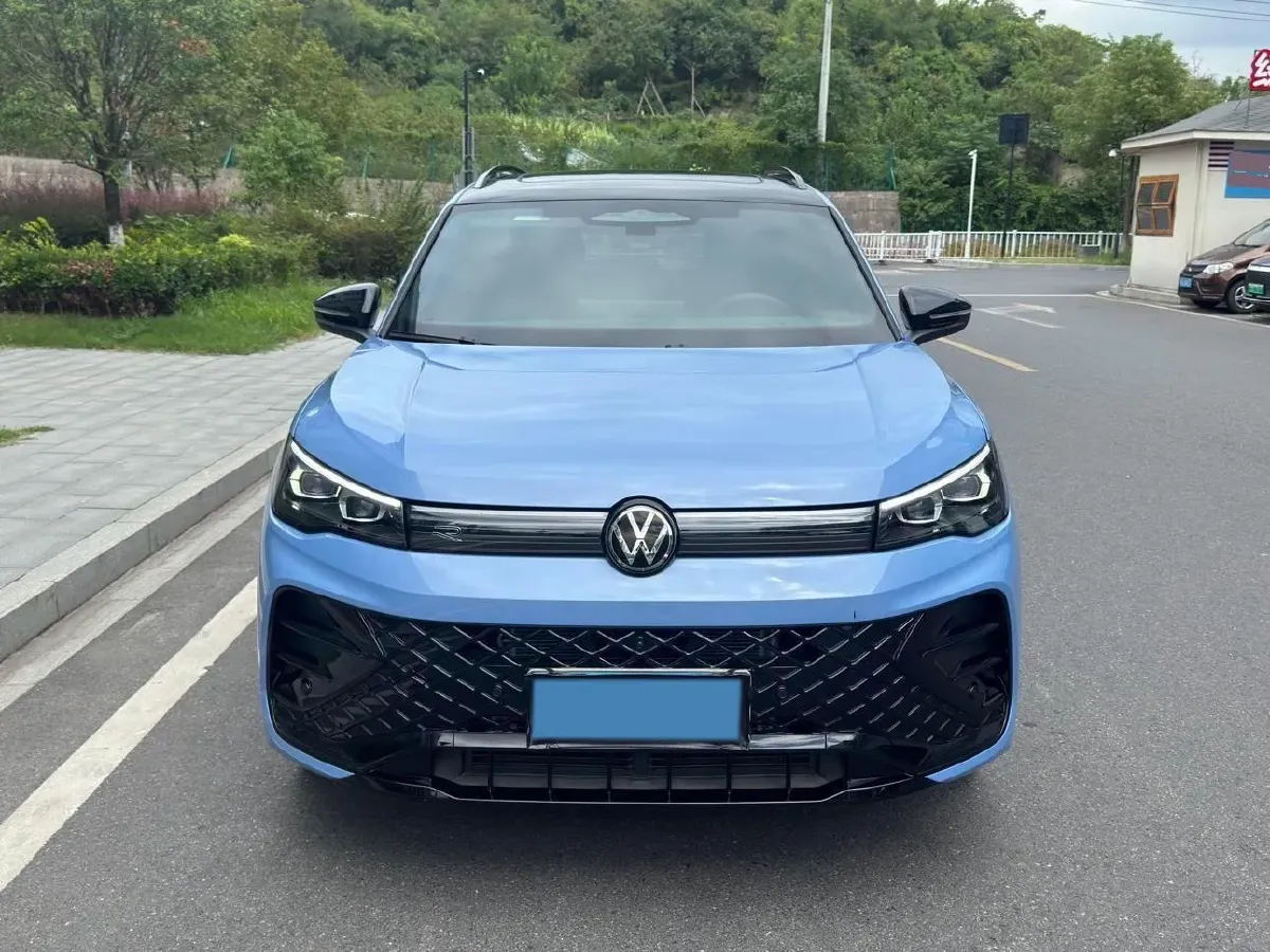 2024 Volkswagen Tiguan L 2.0T 220HP L4 7DCT,autocango,china used car exporter,china ev exporter,chinese used car exporter,chinese used ev exporter