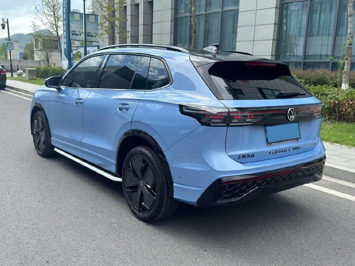 2024 Volkswagen Tiguan L 2.0T 220HP L4 7DCT,autocango,china used car exporter,china ev exporter,chinese used car exporter,chinese used ev exporter