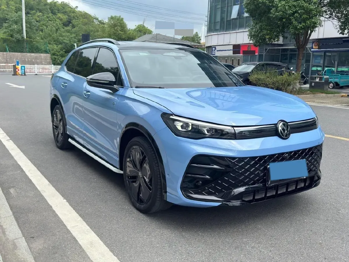 2024 Volkswagen Tiguan L 2.0T 220HP L4 7DCT,autocango,china used car exporter,china ev exporter,chinese used car exporter,chinese used ev exporter