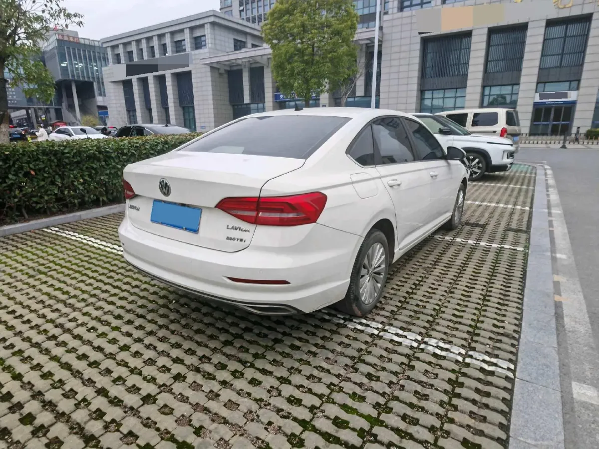 2018 Skoda Karoq 1.4T 150HP L4 7DCT,autocango,china used car exporter,china ev exporter,chinese used car exporter,chinese used ev exporter