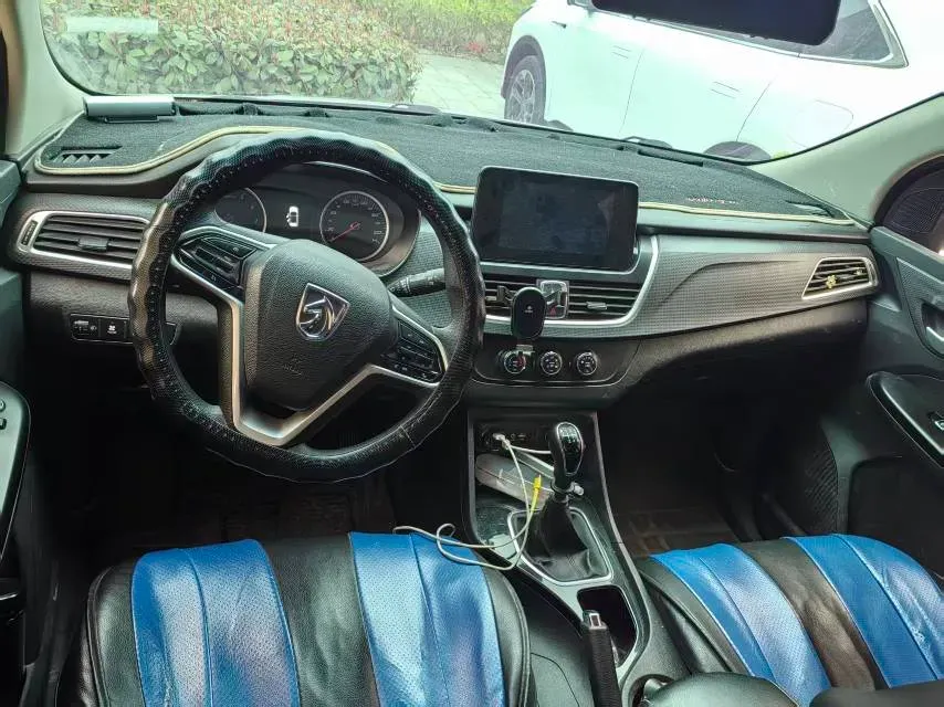 2019 BaoJun 730 1.5L 105HP L4 6MT,autocango,china used car exporter,china ev exporter,chinese used car exporter,chinese used ev exporter