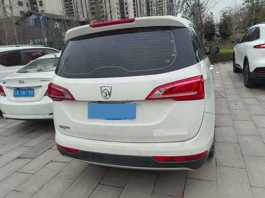 2019 BaoJun 730 1.5L 105HP L4 6MT,autocango,china used car exporter,china ev exporter,chinese used car exporter,chinese used ev exporter