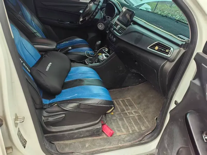 2019 BaoJun 730 1.5L 105HP L4 6MT,autocango,china used car exporter,china ev exporter,chinese used car exporter,chinese used ev exporter