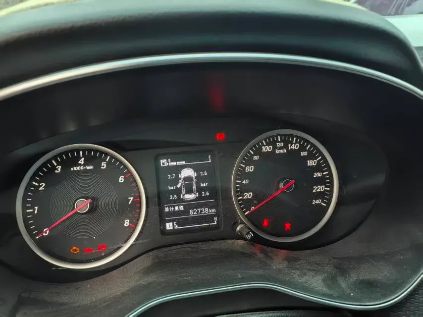 2019 BaoJun 730 1.5L 105HP L4 6MT,autocango,china used car exporter,china ev exporter,chinese used car exporter,chinese used ev exporter