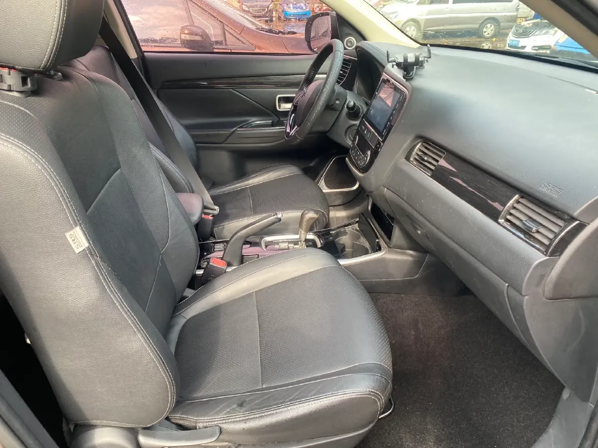 2018 Mitsubishi Outlander 2.0L 166HP L4 CVT,autocango,china used car exporter,china ev exporter,chinese used car exporter,chinese used ev exporter