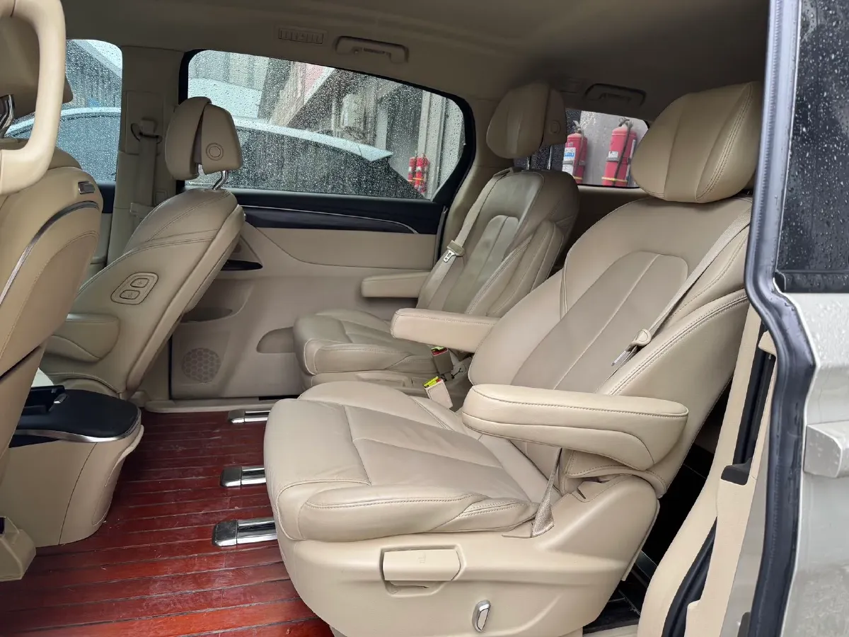 2022 Buick GL8 2.0T 237HP L4 9AT,autocango,china used car exporter,china ev exporter,chinese used car exporter,chinese used ev exporter