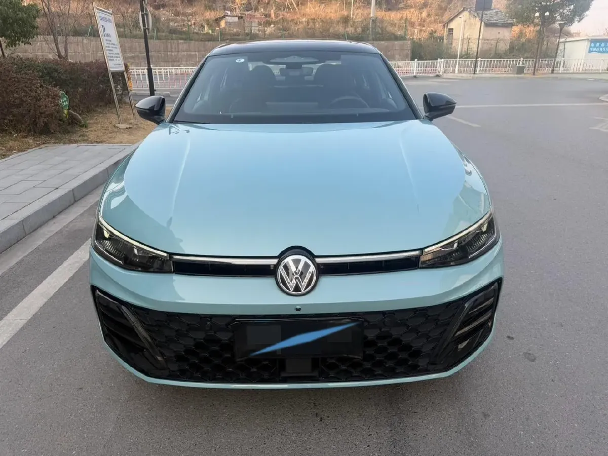 2025 Volkswagen Passat 2.0T 220HP L4 7DCT,autocango,china used car exporter,china ev exporter,chinese used car exporter,chinese used ev exporter