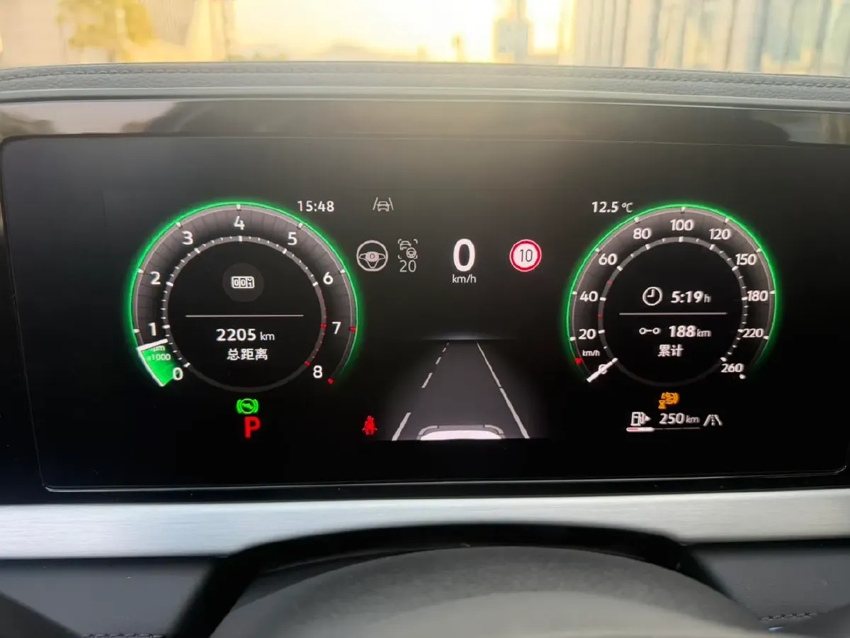 2025 Volkswagen Passat 2.0T 220HP L4 7DCT,autocango,china used car exporter,china ev exporter,chinese used car exporter,chinese used ev exporter