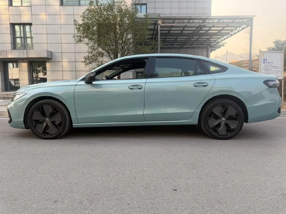 2025 Volkswagen Passat 2.0T 220HP L4 7DCT,autocango,china used car exporter,china ev exporter,chinese used car exporter,chinese used ev exporter