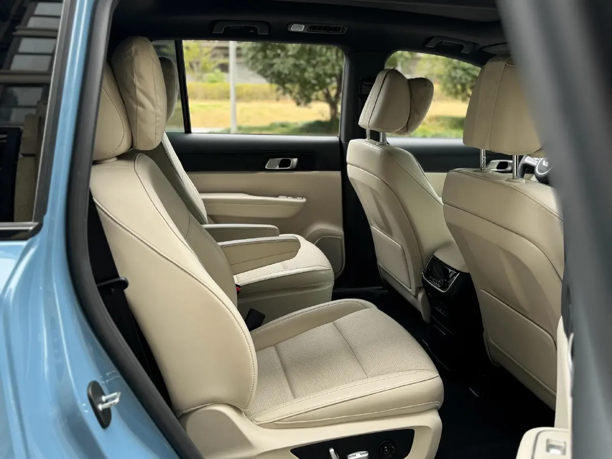 2021 Li ONE Range Extended 131HP REEV 40.5KWH,autocango,china used car exporter,china ev exporter,chinese used car exporter,chinese used ev exporter