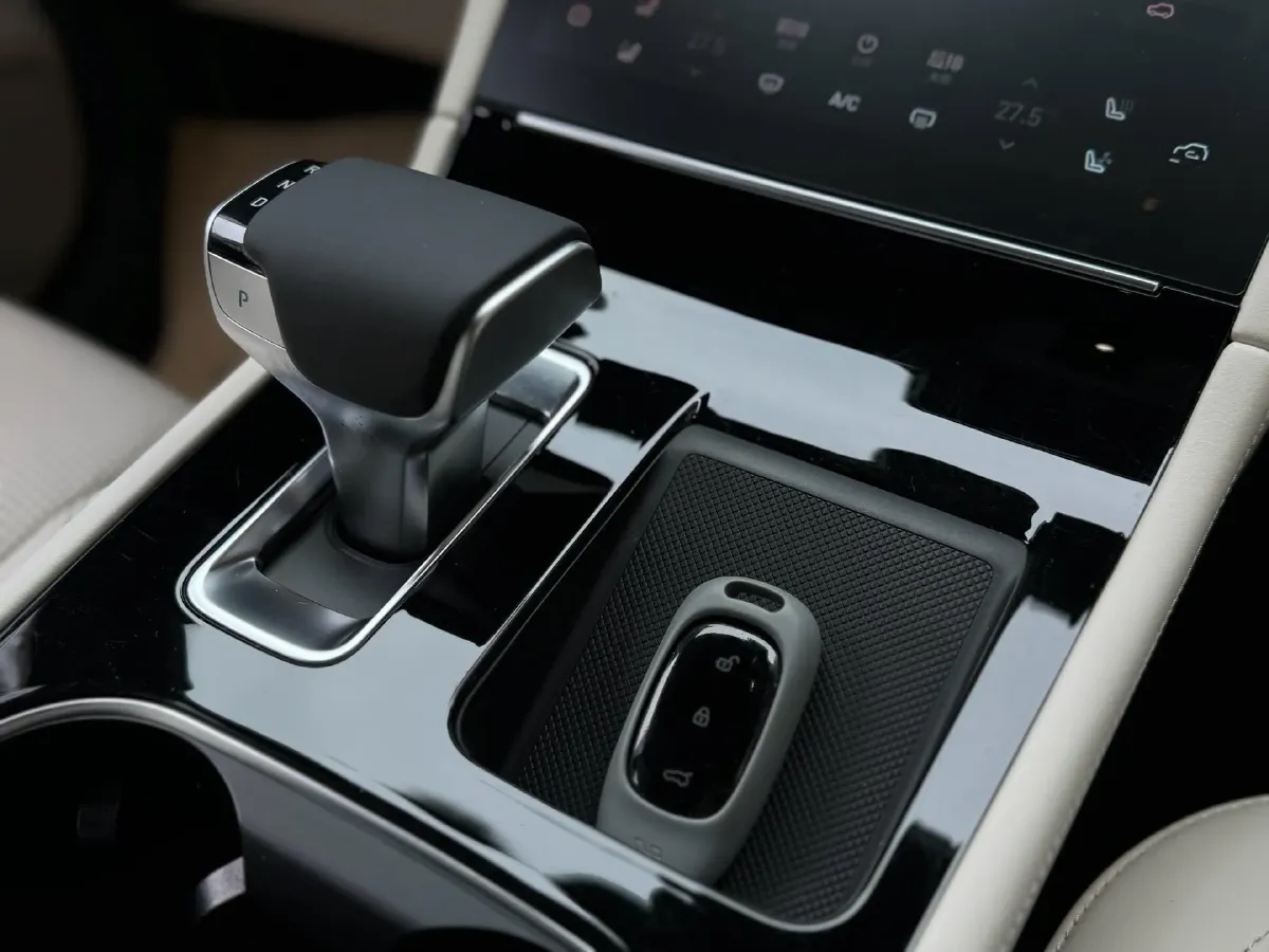 2021 Li ONE Range Extended 131HP REEV 40.5KWH,autocango,china used car exporter,china ev exporter,chinese used car exporter,chinese used ev exporter