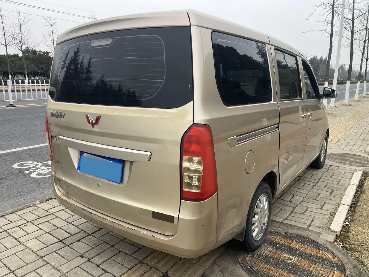 2019 WuLing RongGuang V 1.5L 99HP L4 6MT,autocango,china used car exporter,china ev exporter,chinese used car exporter,chinese used ev exporter