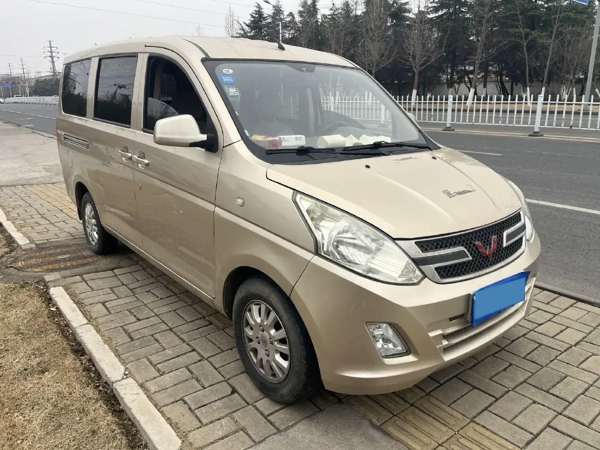 2019 WuLing RongGuang V 1.5L 99HP L4 6MT,autocango,china used car exporter,china ev exporter,chinese used car exporter,chinese used ev exporter