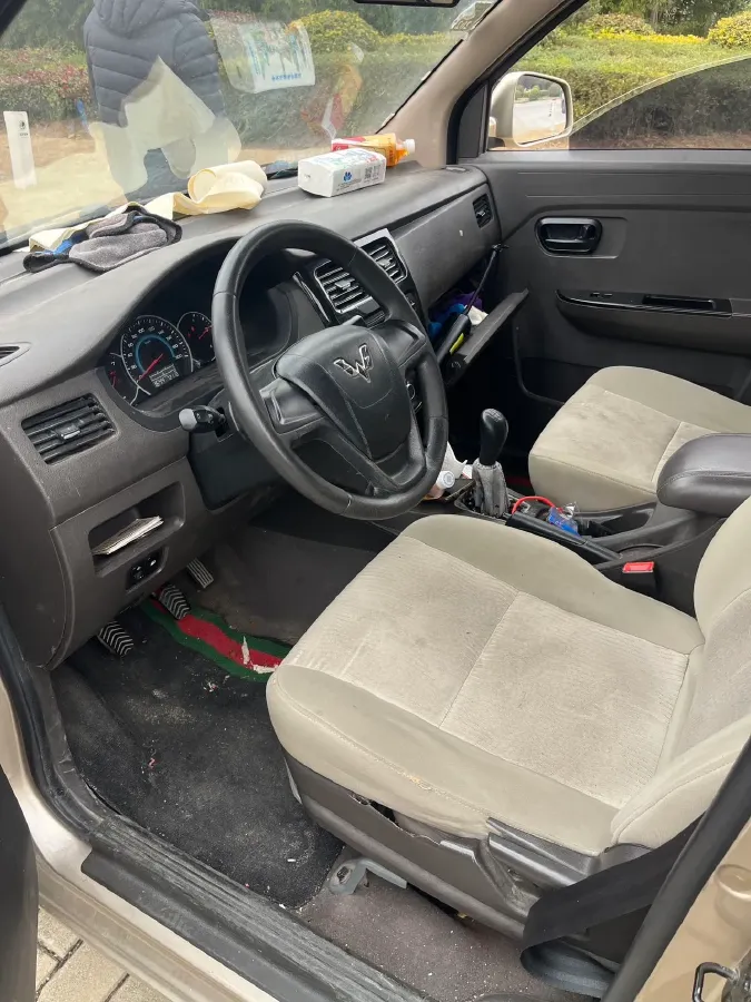 2019 WuLing RongGuang V 1.5L 99HP L4 6MT,autocango,china used car exporter,china ev exporter,chinese used car exporter,chinese used ev exporter