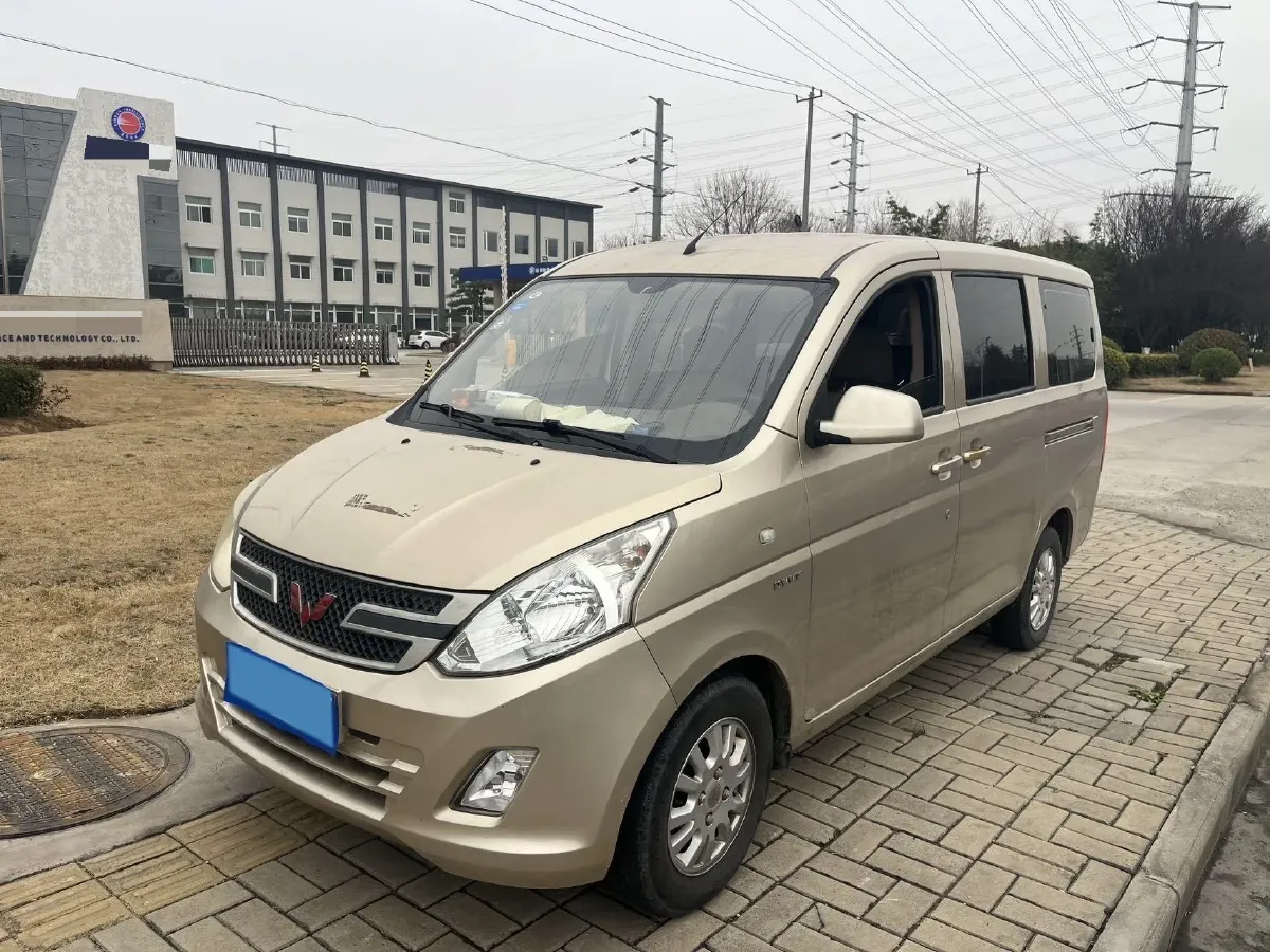2019 WuLing RongGuang V 1.5L 99HP L4 6MT,autocango,china used car exporter,china ev exporter,chinese used car exporter,chinese used ev exporter