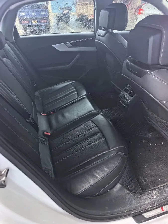 2022 Audi A4L 2.0T 190HP L4 7DCT,autocango,china used car exporter,china ev exporter,chinese used car exporter,chinese used ev exporter